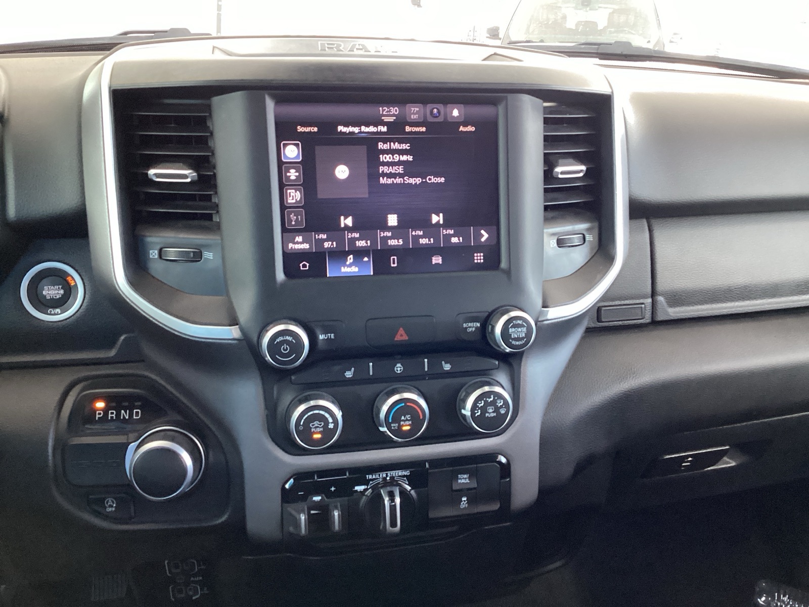 Vehicle image 27 of 33