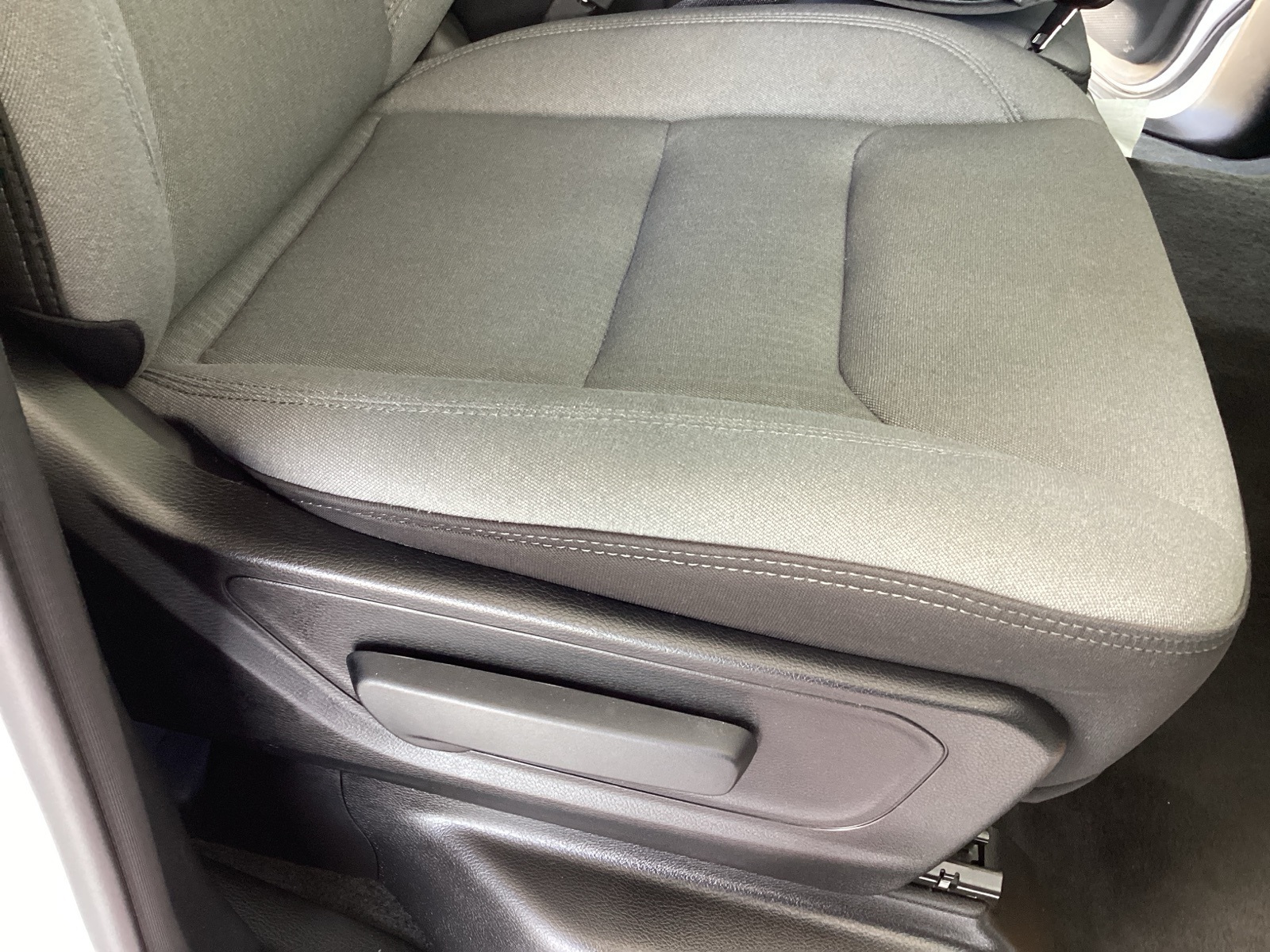 Vehicle image 18 of 33