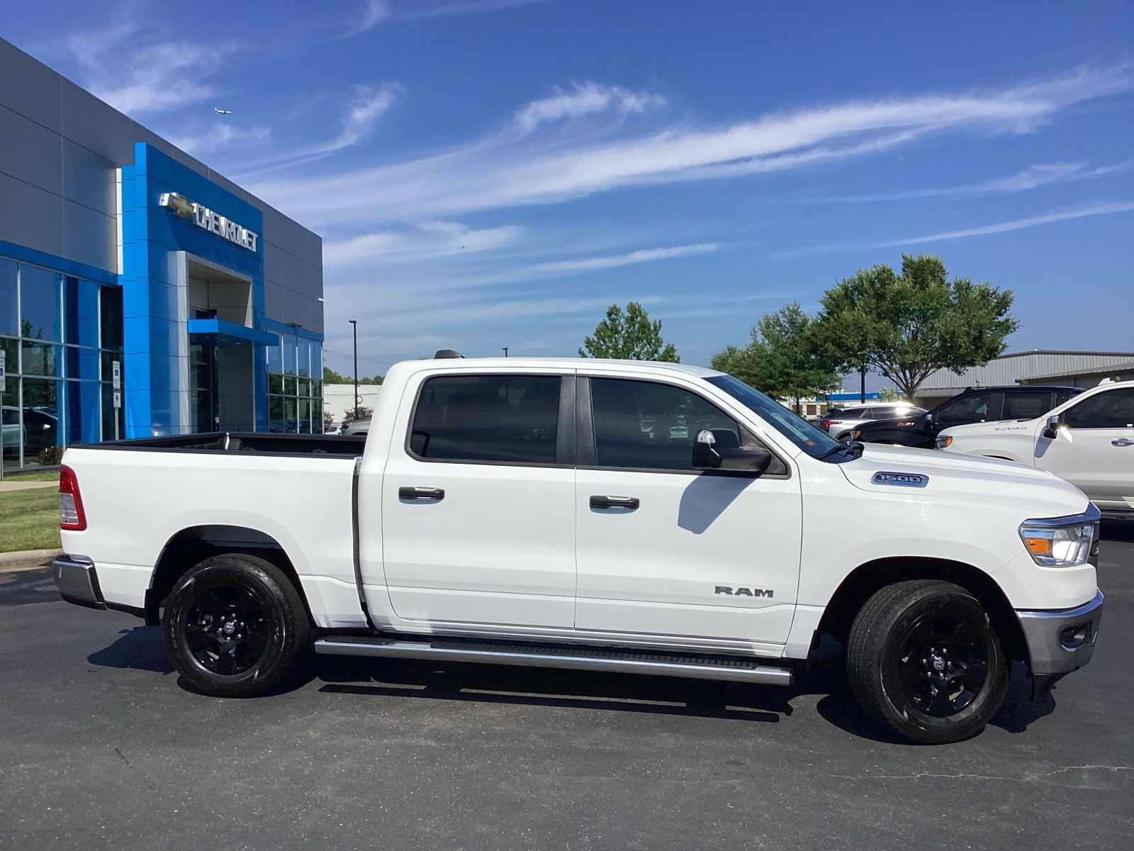 Vehicle image 4 of 33