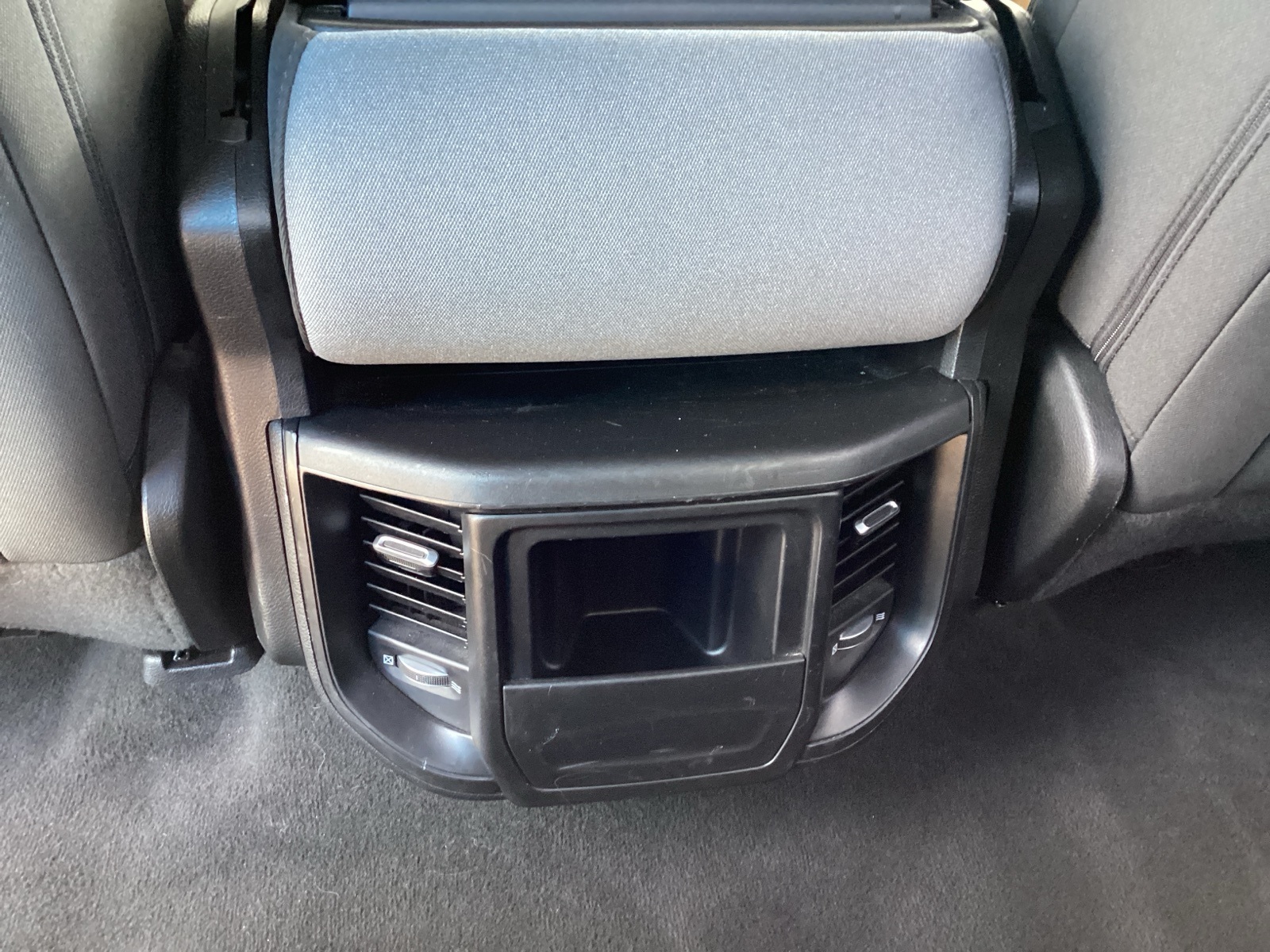 Vehicle image 32 of 33