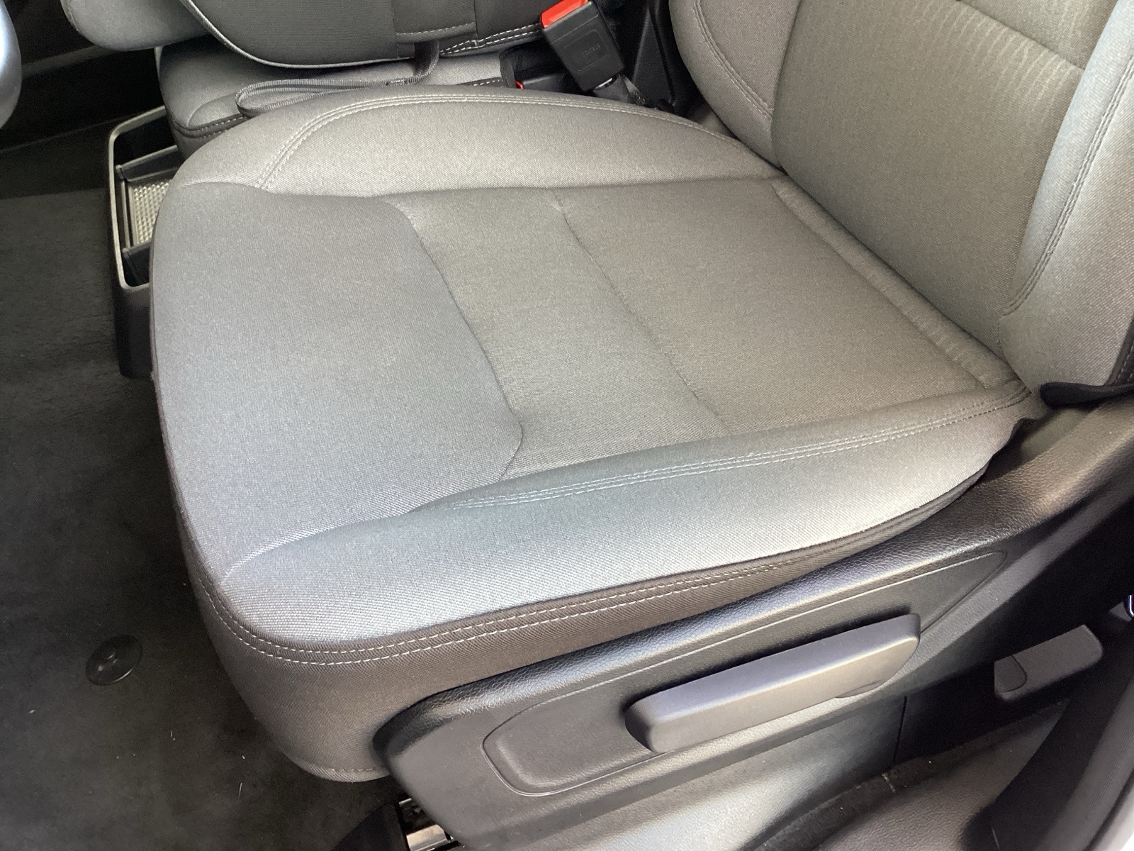 Vehicle image 19 of 33