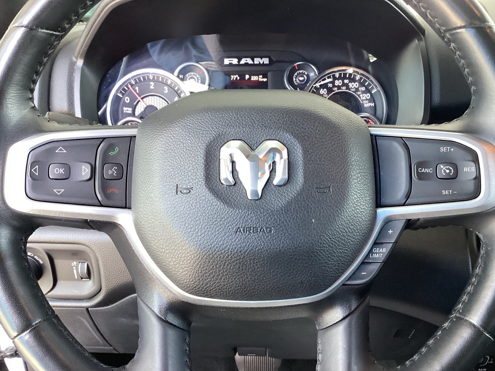 Vehicle image 24 of 33
