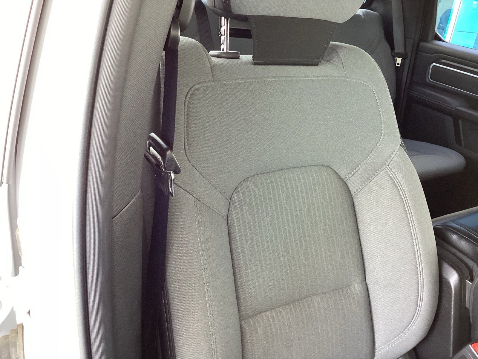Vehicle image 17 of 33