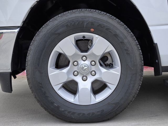 Vehicle image 9 of 34