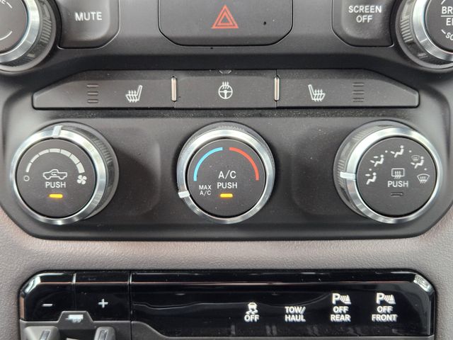 Vehicle image 33 of 34