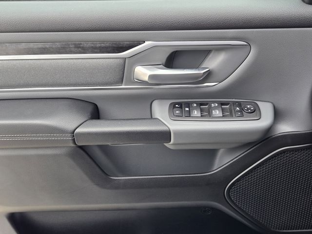 Vehicle image 24 of 34
