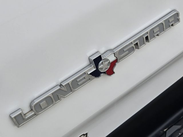 Vehicle image 32 of 34
