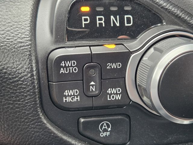 Vehicle image 25 of 34