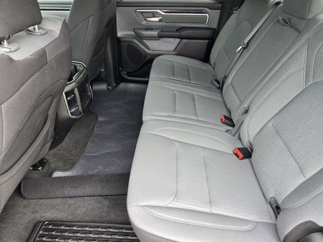 Vehicle image 14 of 34