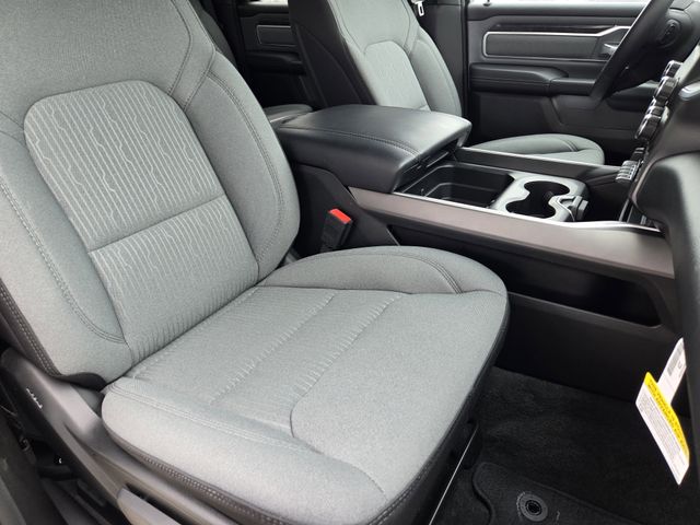 Vehicle image 13 of 34