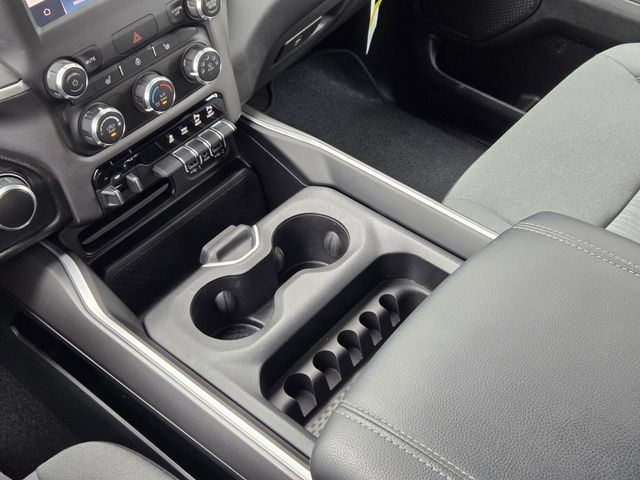 Vehicle image 23 of 34