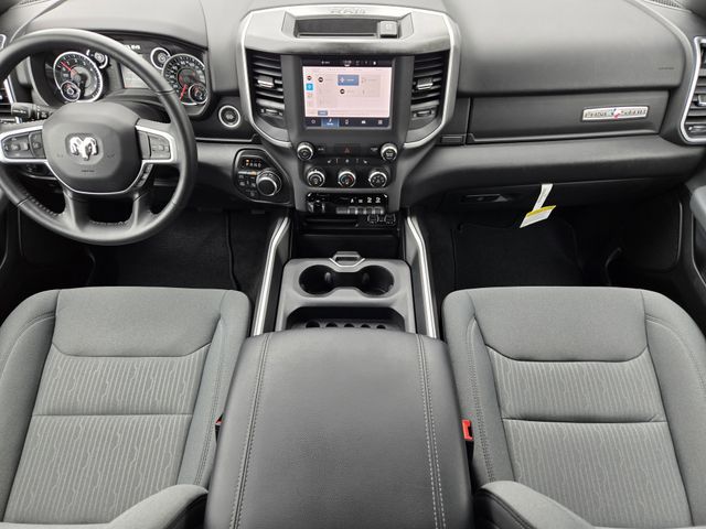 Vehicle image 17 of 34