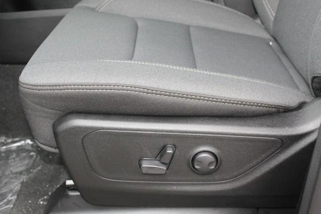 Vehicle image 17 of 23