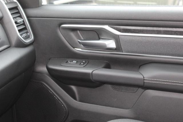 Vehicle image 13 of 23