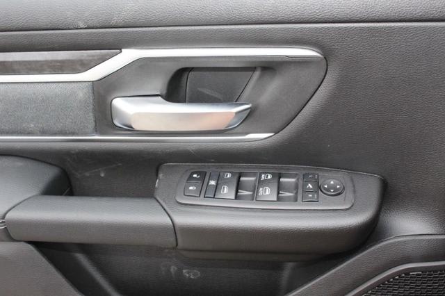 Vehicle image 16 of 23