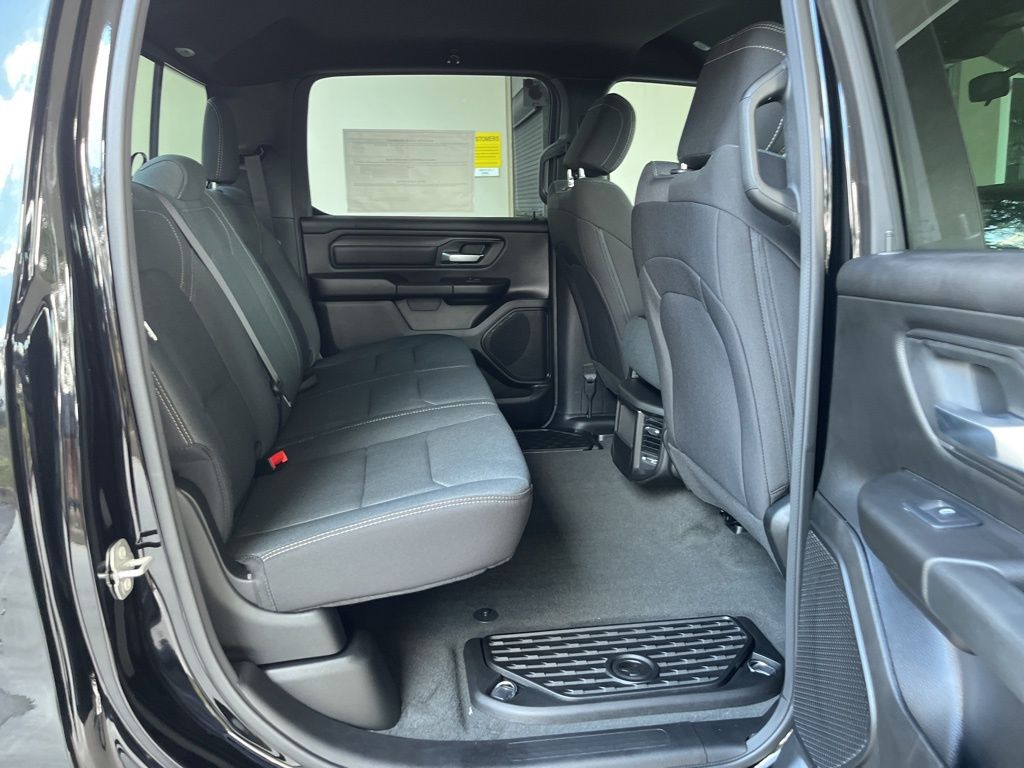 Vehicle image 19 of 34