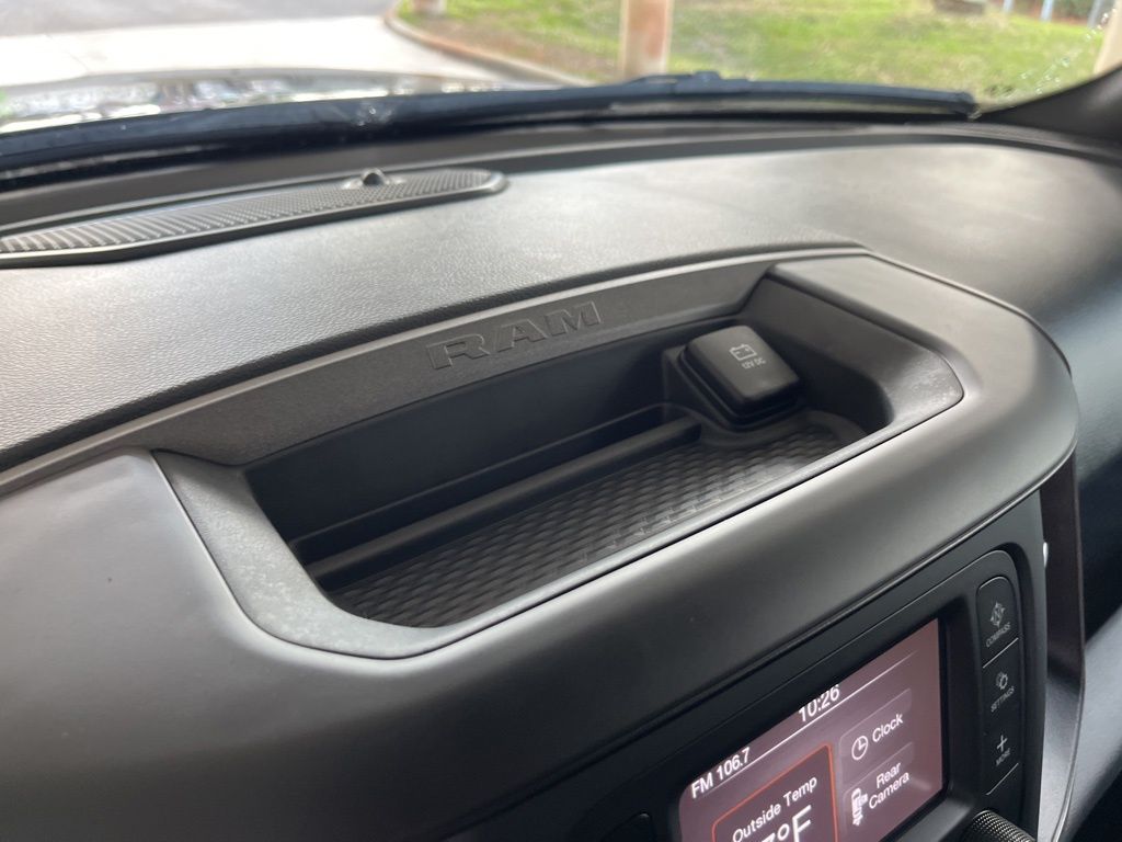 Vehicle image 31 of 34