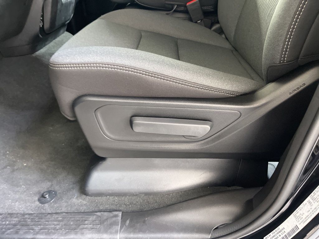 Vehicle image 29 of 34