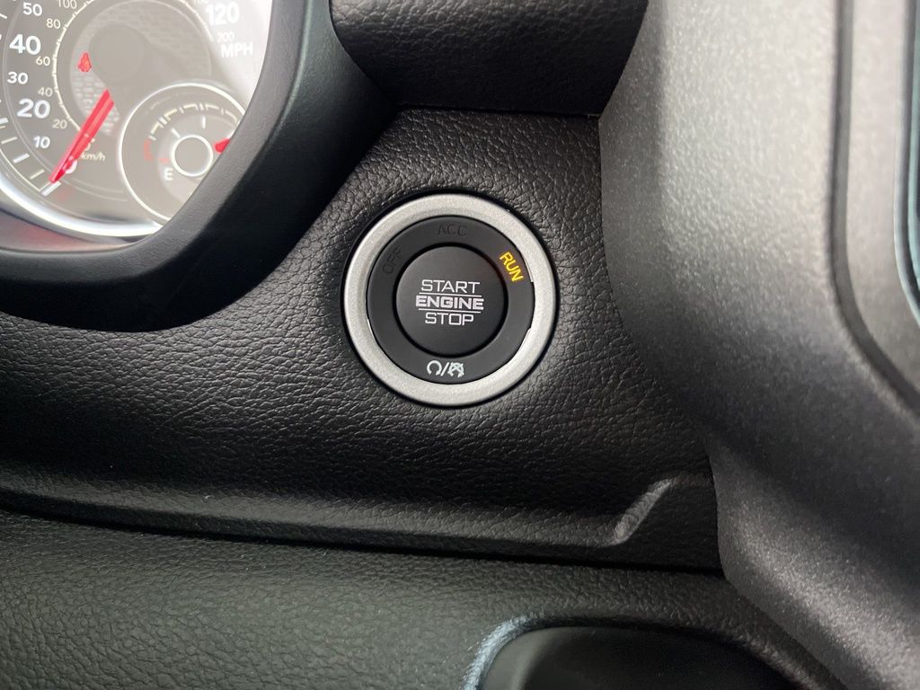 Vehicle image 33 of 34