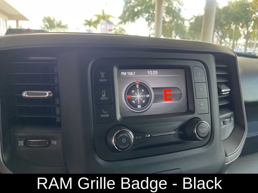 Vehicle image 10 of 34