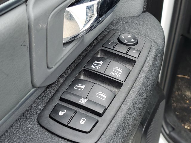 Vehicle image 22 of 31