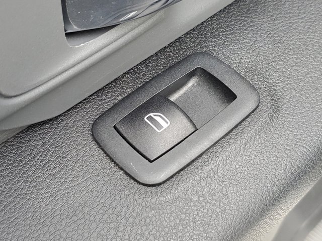 Vehicle image 14 of 31