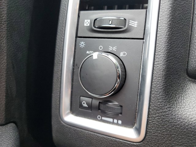 Vehicle image 23 of 31