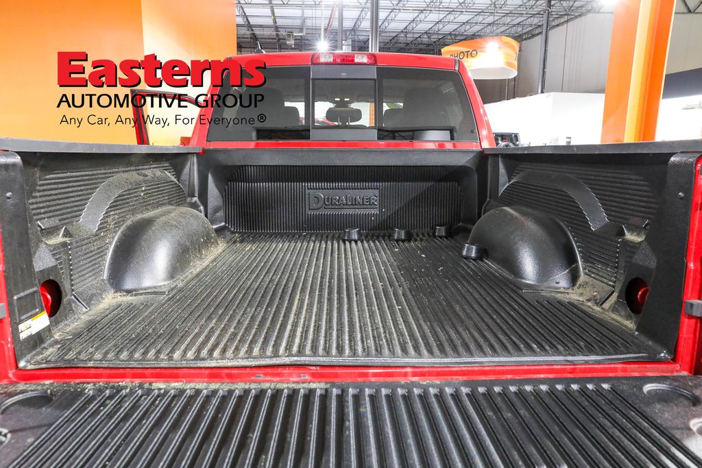 Vehicle image 37 of 62