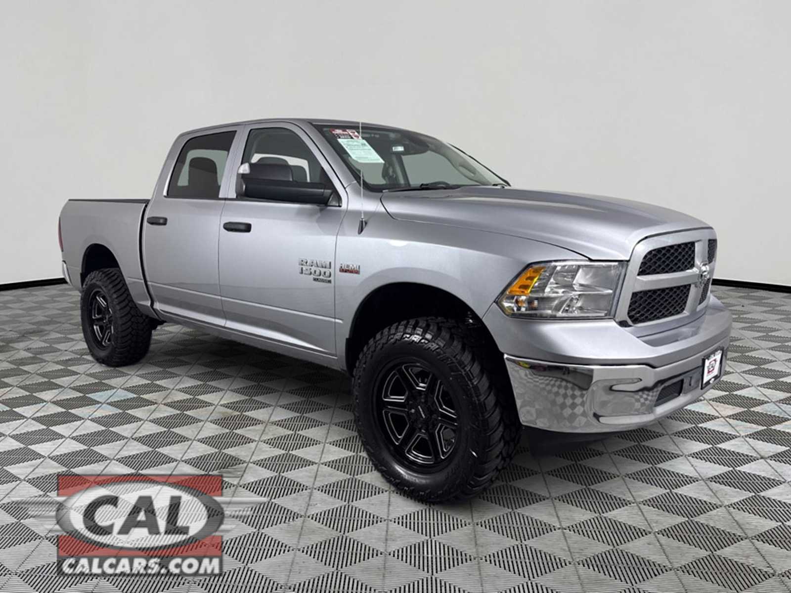 2023 Ram 1500 Classic SLT Image 3 of 24