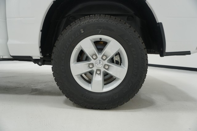 Vehicle image 10 of 33
