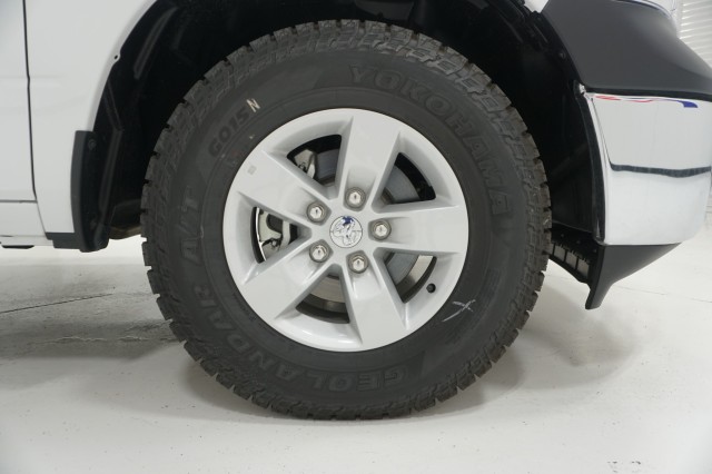 Vehicle image 4 of 33