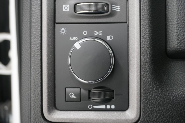 Vehicle image 26 of 33
