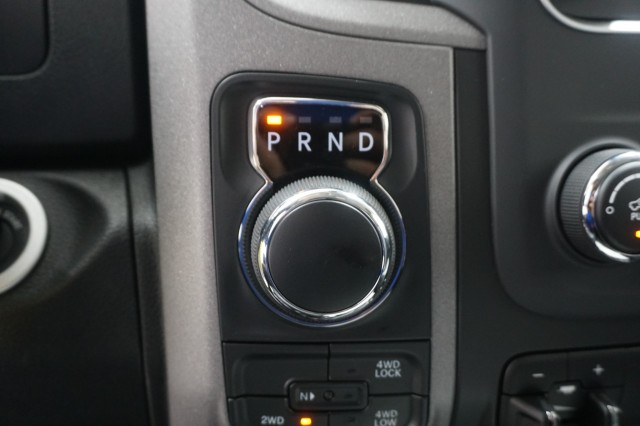 Vehicle image 28 of 33