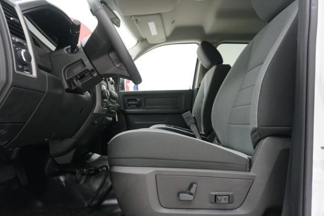 Vehicle image 17 of 33