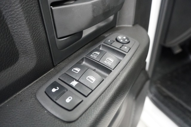 Vehicle image 16 of 33