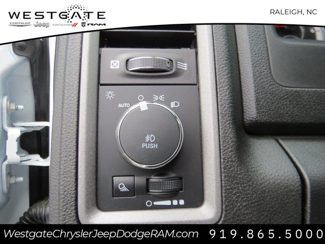 Vehicle image 18 of 30