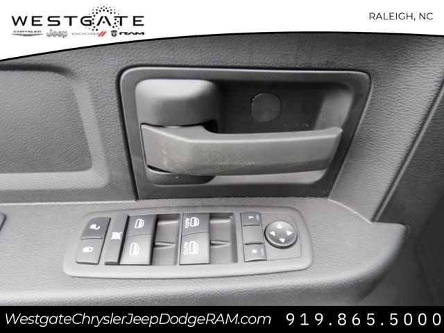 Vehicle image 17 of 30