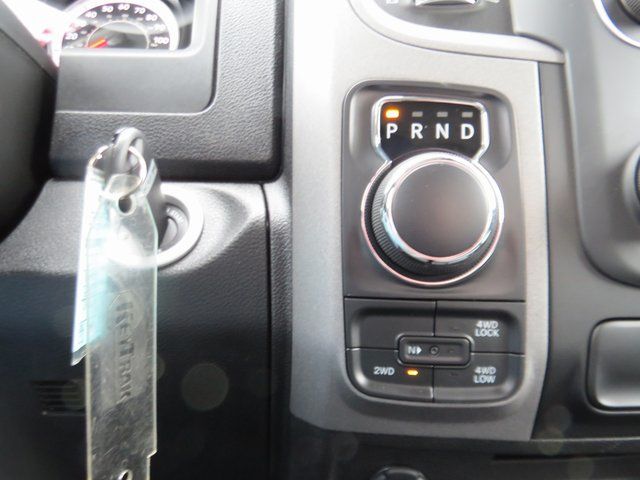 Vehicle image 25 of 31