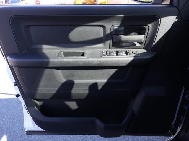 Vehicle image 20 of 28