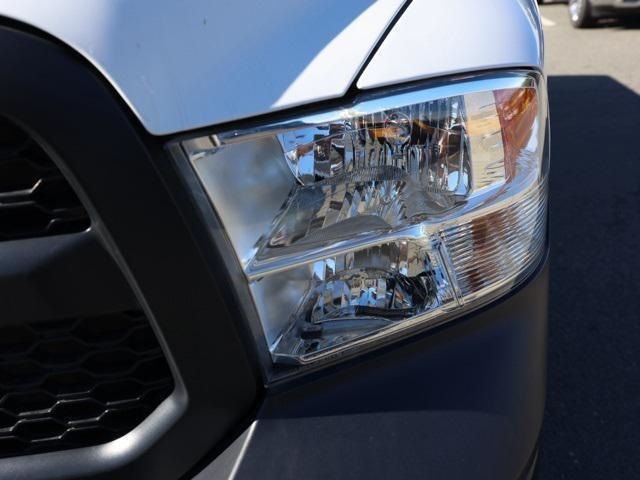 Vehicle image 26 of 28
