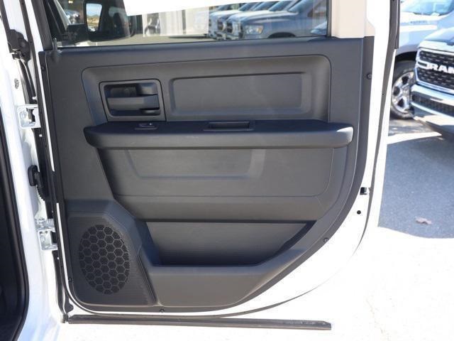 Vehicle image 25 of 28