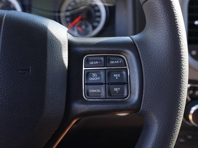 Vehicle image 21 of 28