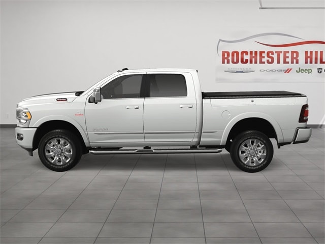 Vehicle image 3 of 24