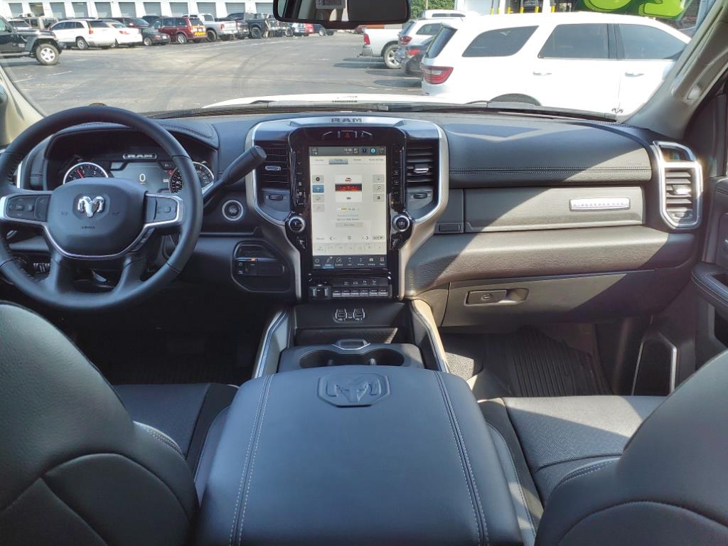 Vehicle image 29 of 33