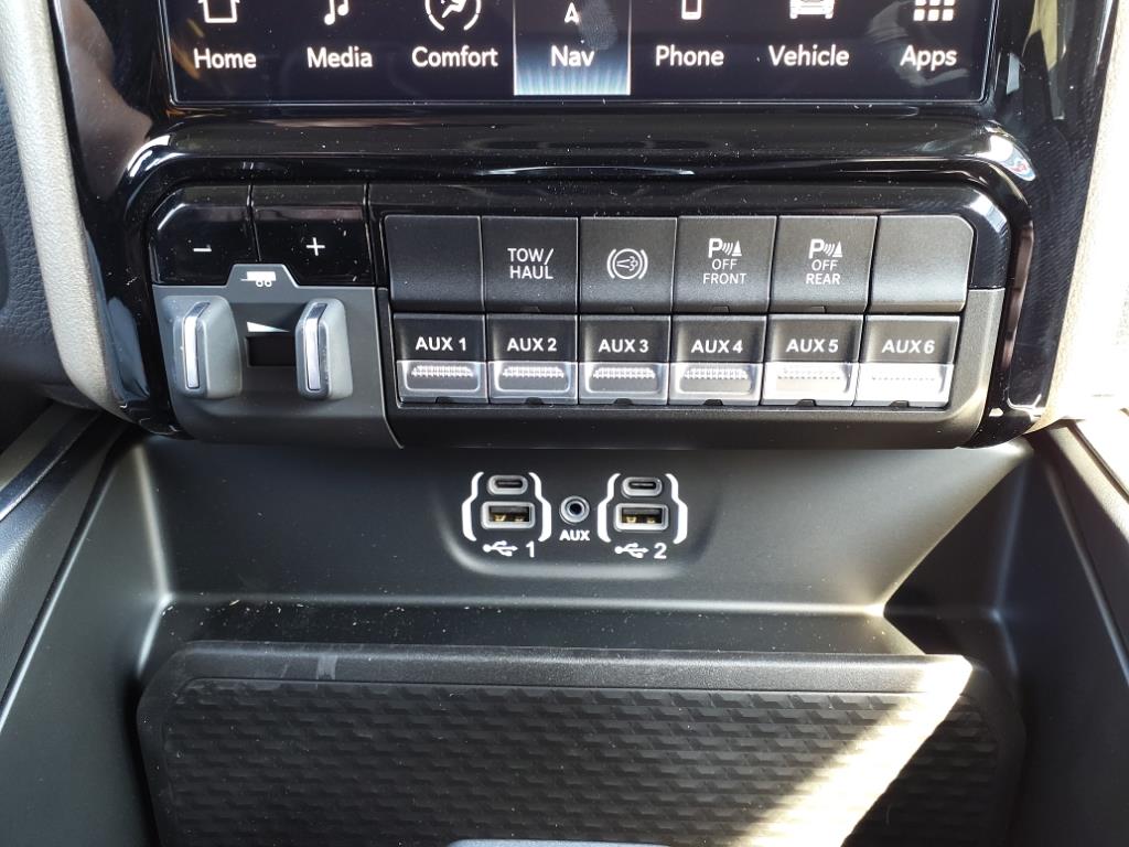 Vehicle image 24 of 33