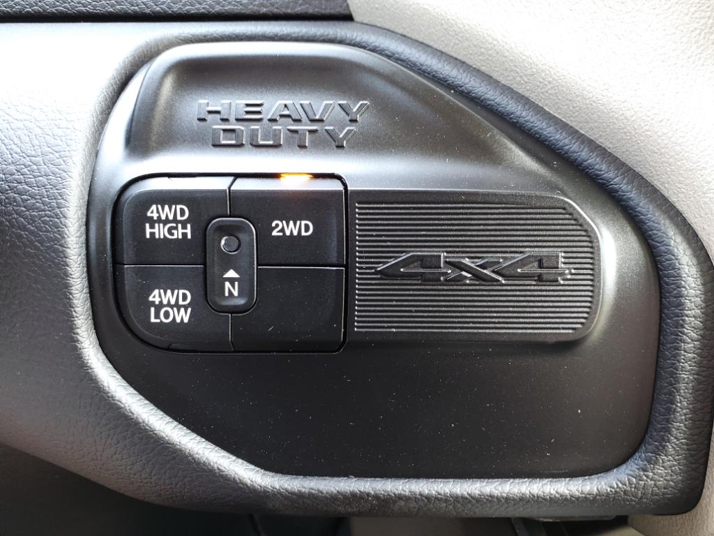 Vehicle image 20 of 33