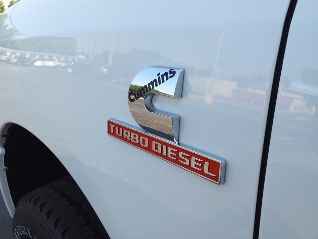 Vehicle image 9 of 33