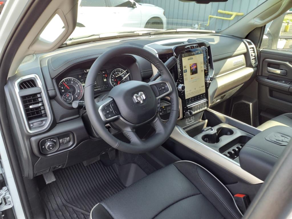 Vehicle image 13 of 33