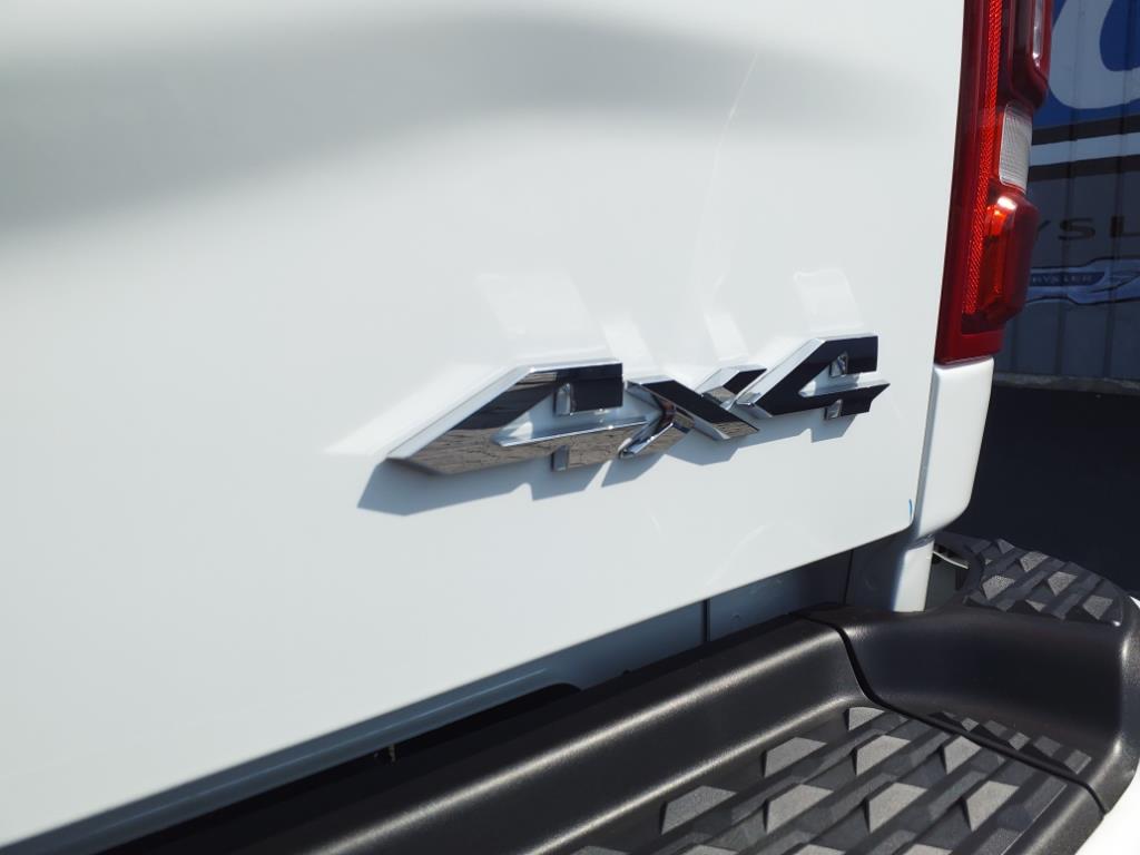 Vehicle image 31 of 33