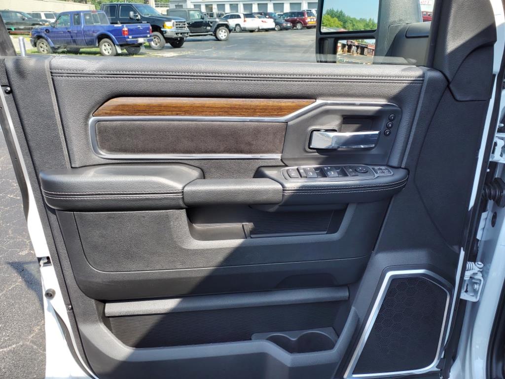 Vehicle image 11 of 33